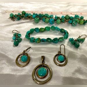 Turquoise Grab Bag 7 pcs, 2 bracelets , 2 sets of earrings & 1 pendent.